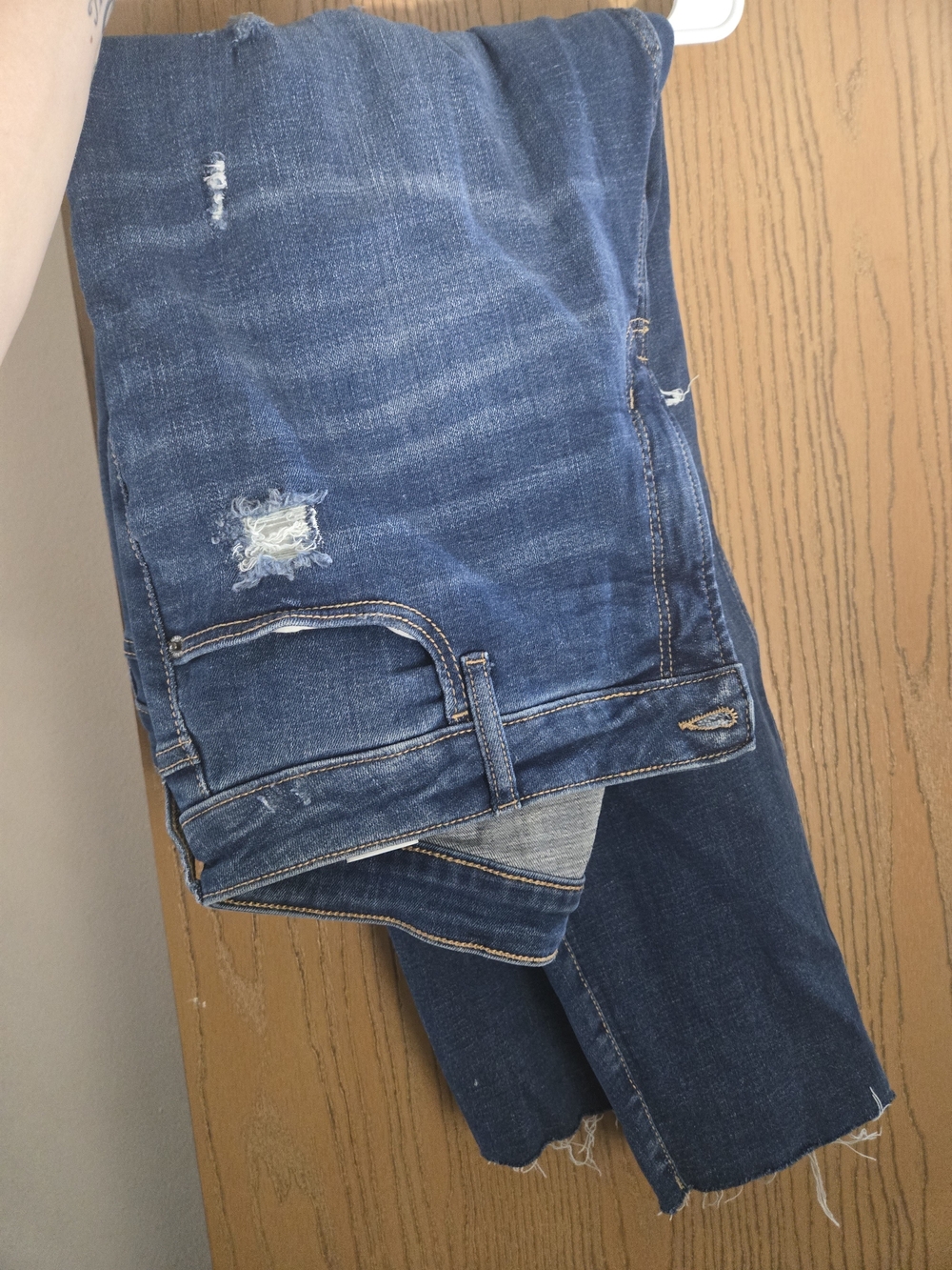 Old Navy Distressed Dark Blue Cropped Jeans